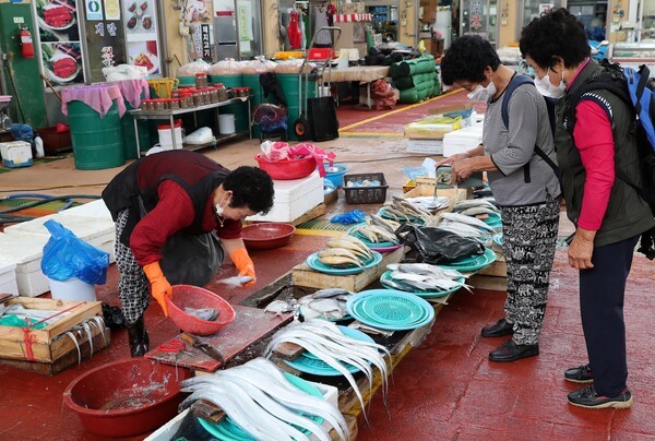 토요시장 수산물판매