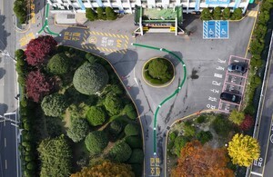 군청 주차장을 민원인에게...